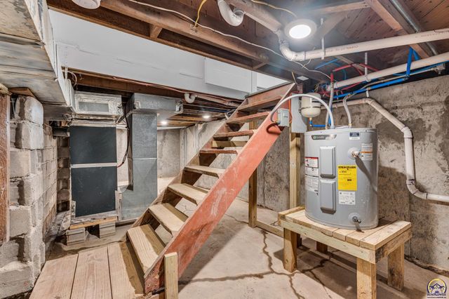 2012 SW 10th Ave, Topeka, KS 66604