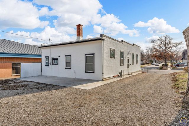 2012 SW 10th Ave, Topeka, KS 66604