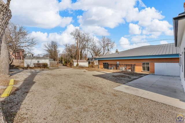 2012 SW 10th Ave, Topeka, KS 66604