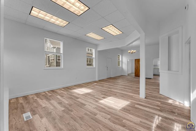 2012 SW 10th Ave, Topeka, KS 66604