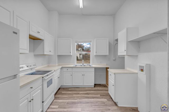 2012 SW 10th Ave, Topeka, KS 66604