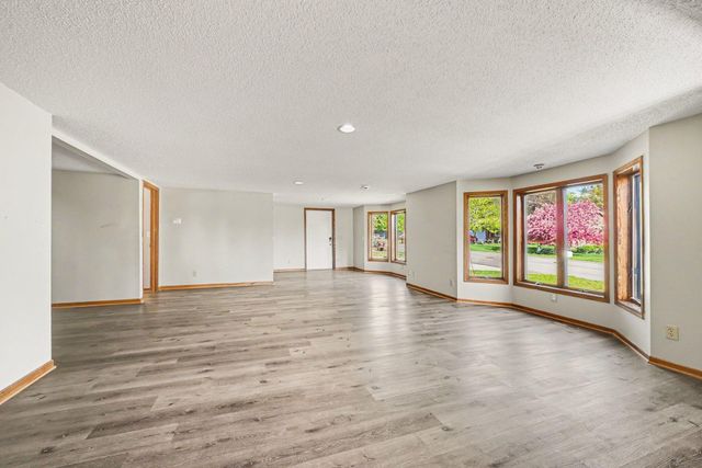 2000 Westview Drive, Hastings, MN 55033