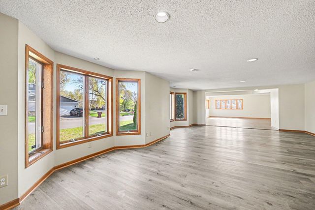 2000 Westview Drive, Hastings, MN 55033