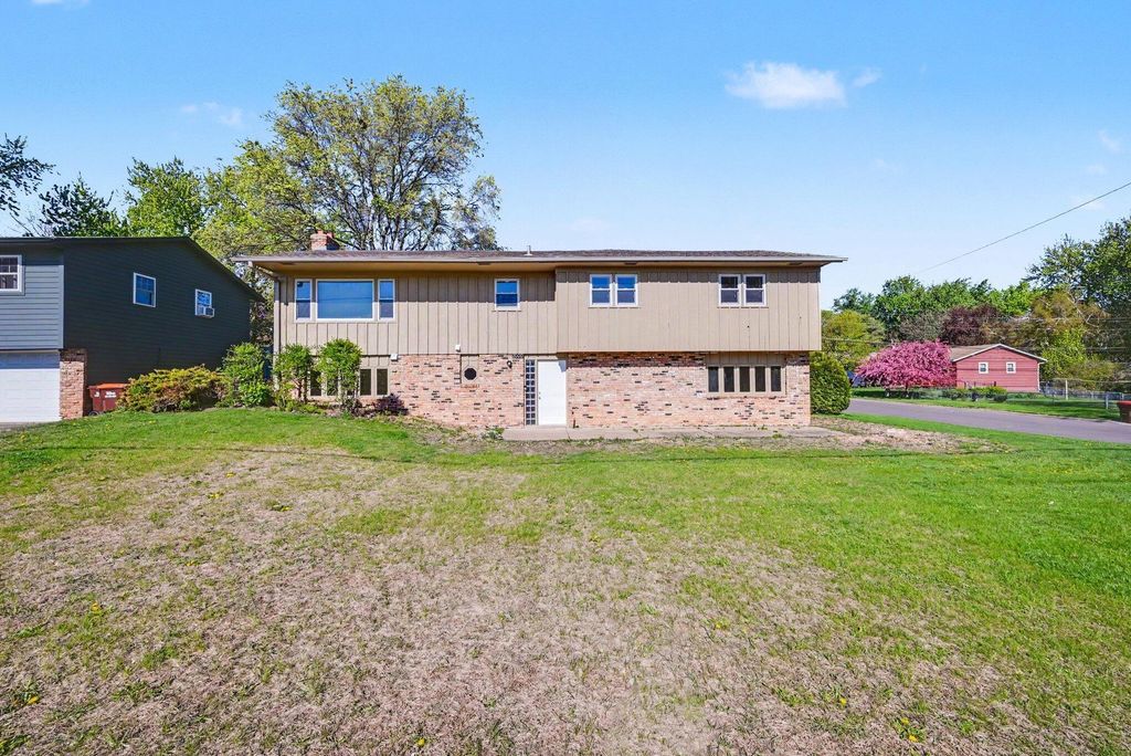 2000 Westview Drive, Hastings, MN 55033