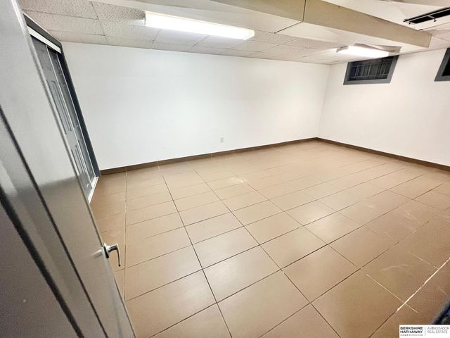 4231 F Street, Omaha, NE 68107