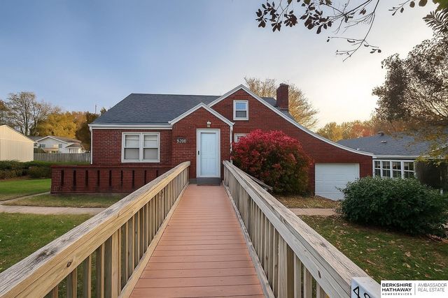 4231 F Street, Omaha, NE 68107