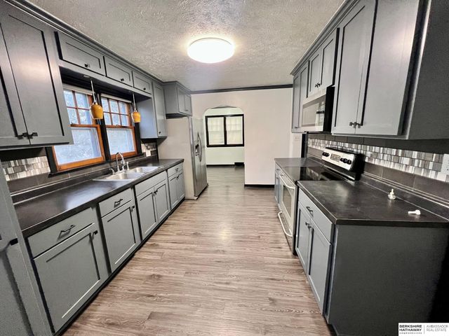 4231 F Street, Omaha, NE 68107