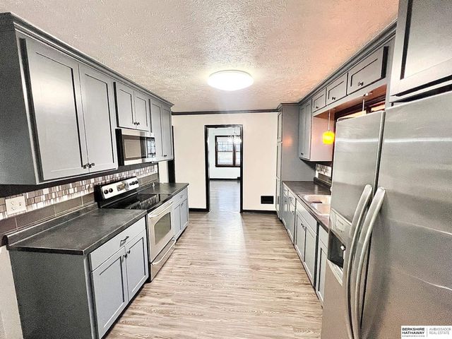 4231 F Street, Omaha, NE 68107