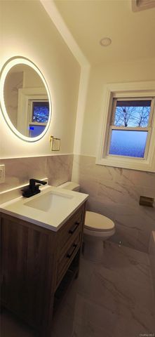 33 Silverpine Drive, Amityville, NY 11701