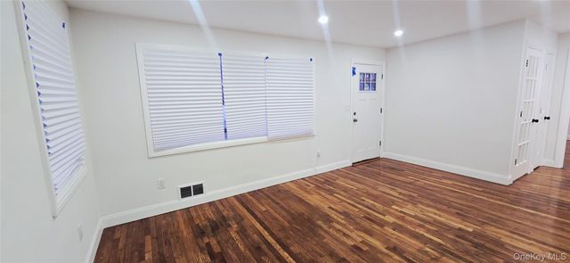 33 Silverpine Drive, Amityville, NY 11701