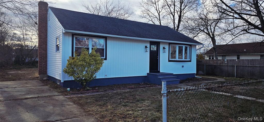 33 Silverpine Drive, Amityville, NY 11701