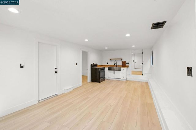 1920 Linden St, Oakland, CA 94607