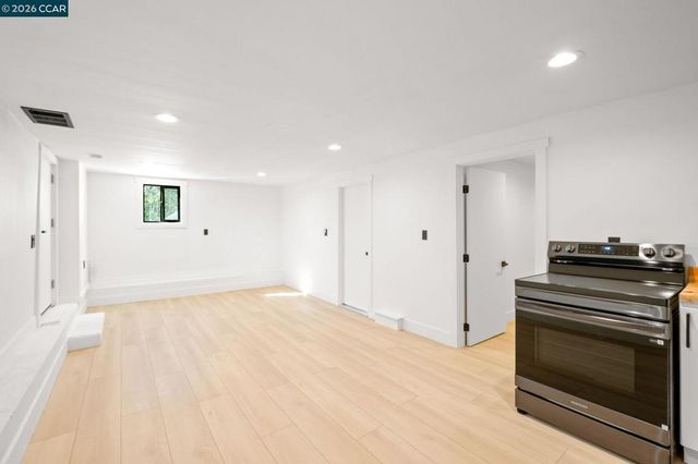 1920 Linden St, Oakland, CA 94607