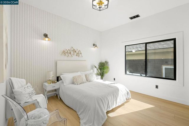 1920 Linden St, Oakland, CA 94607