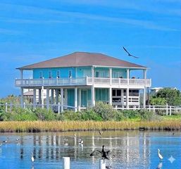 802 18th St Street, Port Bolivar, TX 77650