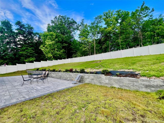 45 Randall Heights, Middletown, NY 10940