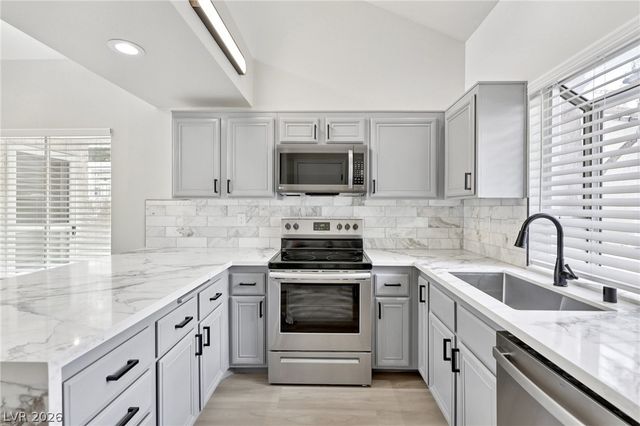 8913 Antioch Way, Las Vegas, NV 89117