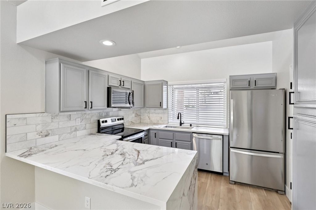 8913 Antioch Way, Las Vegas, NV 89117