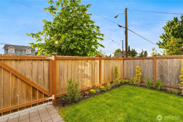12002 Greenwood Avenue N, Seattle, WA 98133