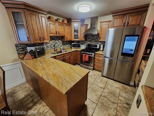 45529 Essex Drive, Macomb, MI 48044