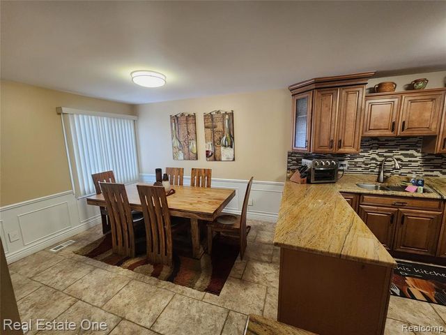 45529 Essex Drive, Macomb, MI 48044