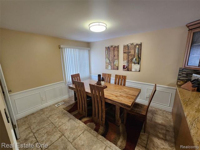 45529 Essex Drive, Macomb, MI 48044