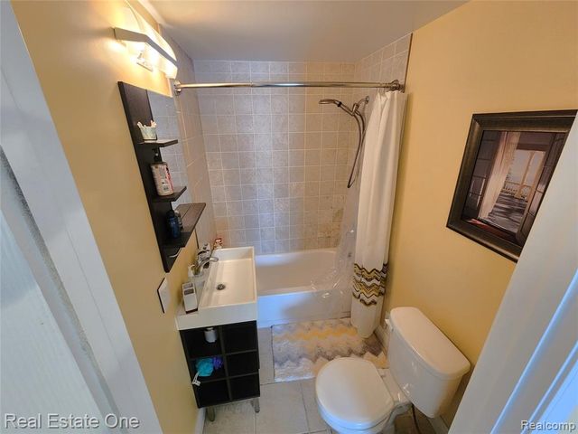 45529 Essex Drive, Macomb, MI 48044