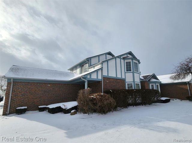 45529 Essex Drive, Macomb, MI 48044