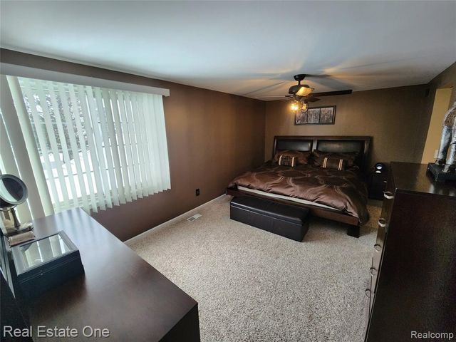 45529 Essex Drive, Macomb, MI 48044