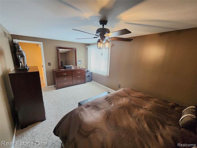 45529 Essex Drive, Macomb, MI 48044