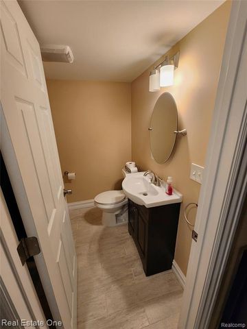 45529 Essex Drive, Macomb, MI 48044