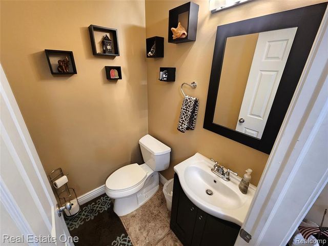 45529 Essex Drive, Macomb, MI 48044