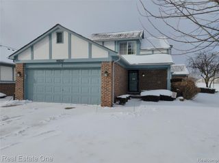 45529 Essex Drive, Macomb, MI 48044