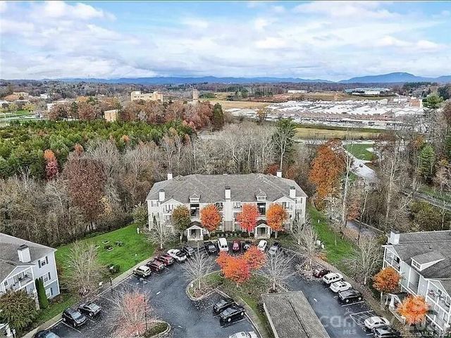 300 Vista Lake Drive 3, Candler, NC 28715
