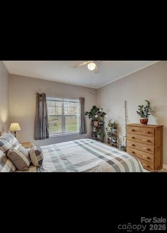 300 Vista Lake Drive 3, Candler, NC 28715