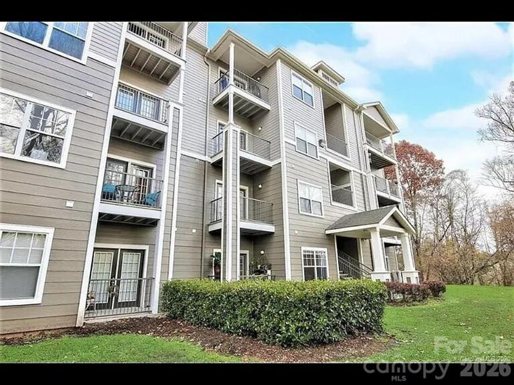 300 Vista Lake Drive 3, Candler, NC 28715