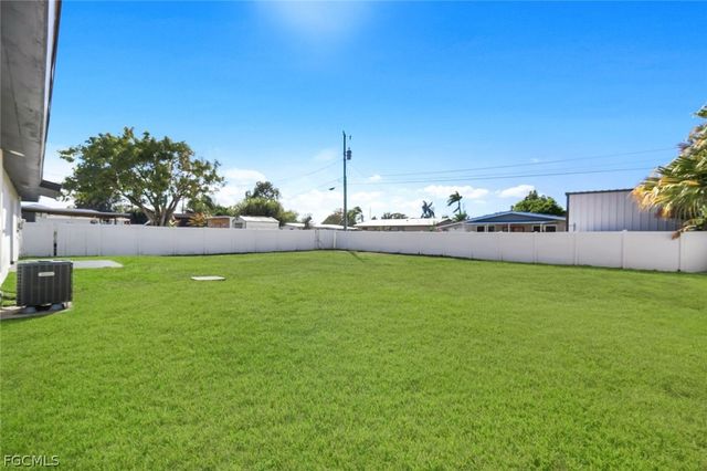 1389 Pine AVE, North Fort Myers, FL 33917