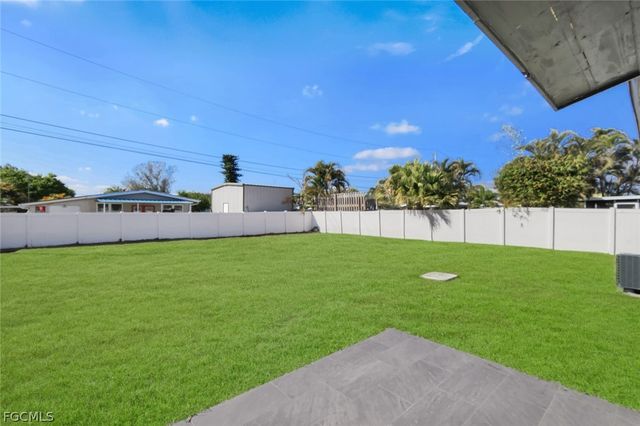 1389 Pine AVE, North Fort Myers, FL 33917