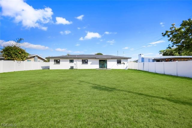 1389 Pine AVE, North Fort Myers, FL 33917