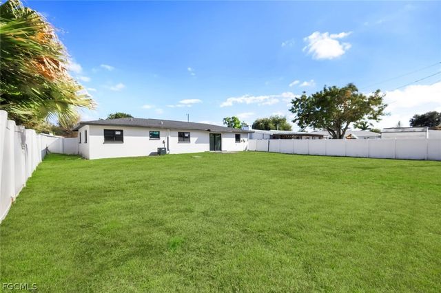 1389 Pine AVE, North Fort Myers, FL 33917