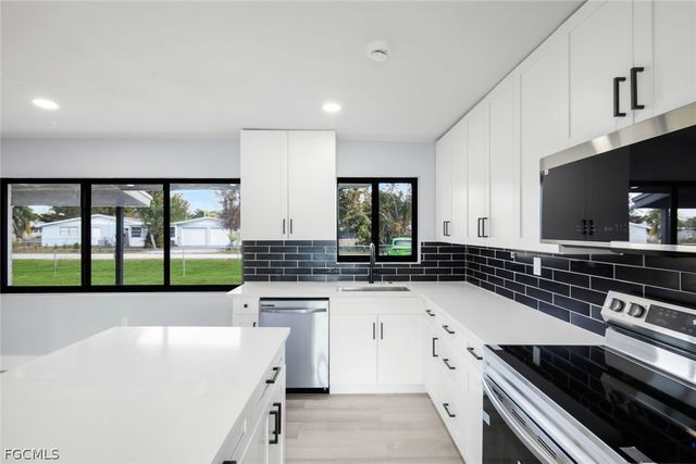 1389 Pine AVE, North Fort Myers, FL 33917