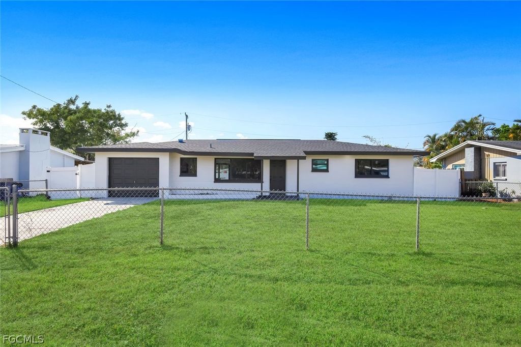 1389 Pine AVE, North Fort Myers, FL 33917