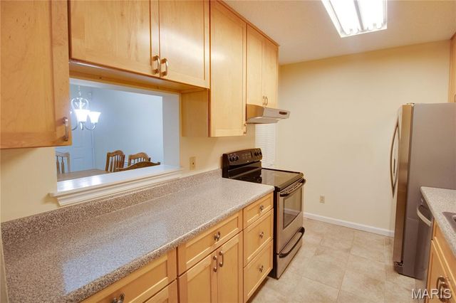 9041 N Swan Circle, Brentwood, MO 63144