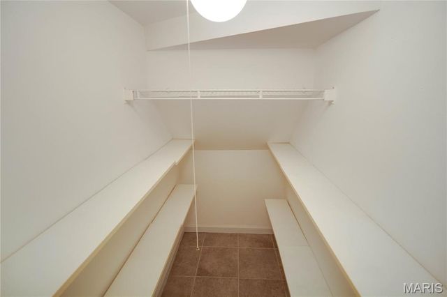 9041 N Swan Circle, Brentwood, MO 63144