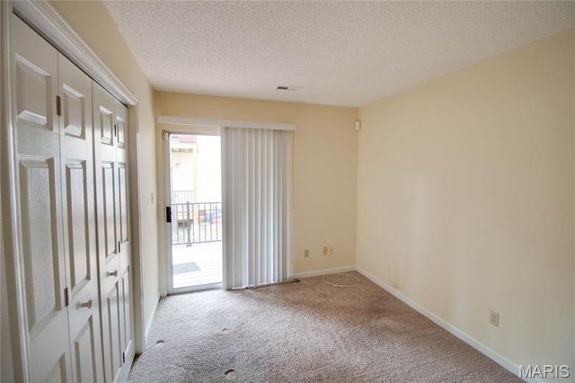 9041 N Swan Circle, Brentwood, MO 63144