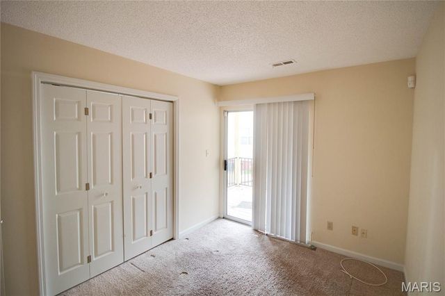 9041 N Swan Circle, Brentwood, MO 63144