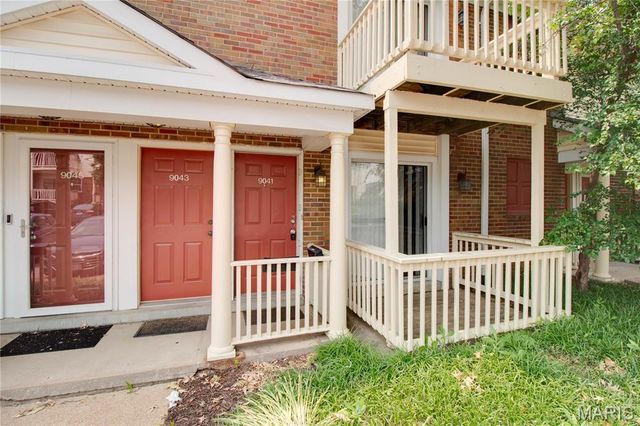 9041 N Swan Circle, Brentwood, MO 63144