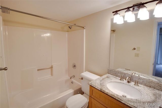 9041 N Swan Circle, Brentwood, MO 63144