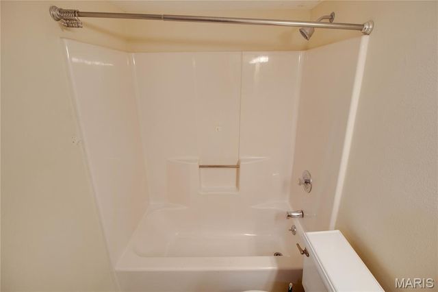 9041 N Swan Circle, Brentwood, MO 63144