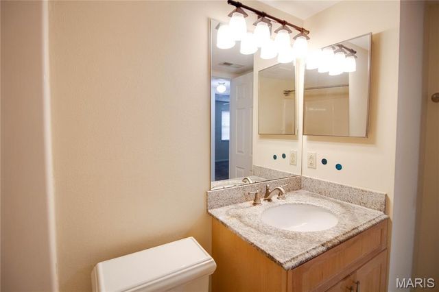 9041 N Swan Circle, Brentwood, MO 63144